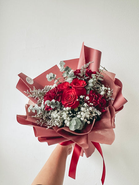 MD- 6 stalks mixed roses and carnations (Red)