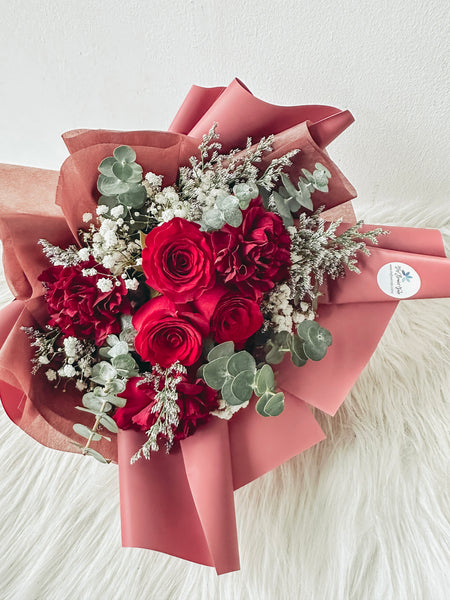 MD- 6 stalks mixed roses and carnations (Red)