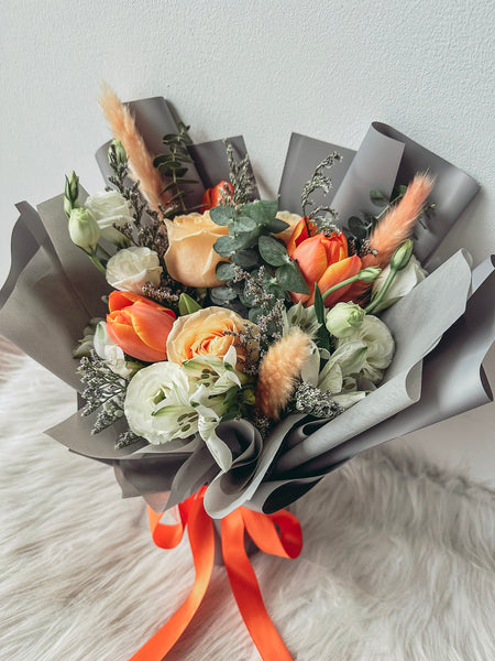 MD- 6 stalks mixed roses and tulips (Orange)