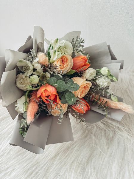 MD- 6 stalks mixed roses and tulips (Orange)