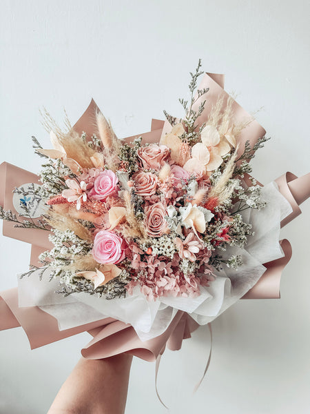 [Preserved} Agnes- 6 stalks Roses Bouquet