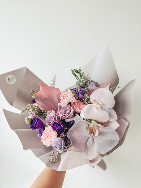 (With Phalaenopsis) Lilian- 12 stalks mixed Lilac roses & Pink Carnations