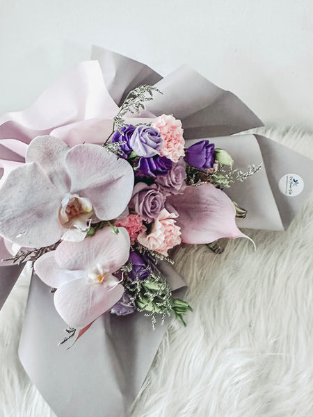 (With Phalaenopsis) Lilian- 12 stalks mixed Lilac roses & Pink Carnations