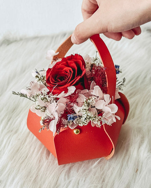 Twin Bundle: 1 stalk preserved rose basket