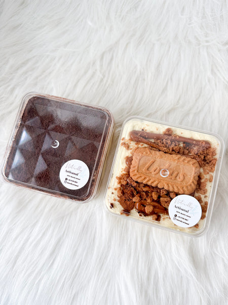 Twin mini Tiramisu Cakes + Preserved Bouquet Bundle