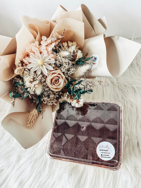 Tiramisu (Original Vietnamese Coffee) Cake + Preserved Bouquet Valentine Bundle