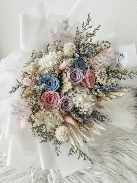 [Preserved} Paris- 6 stalks Roses Bouquet