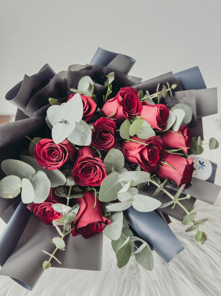 Amo- 12 stalks Red Roses