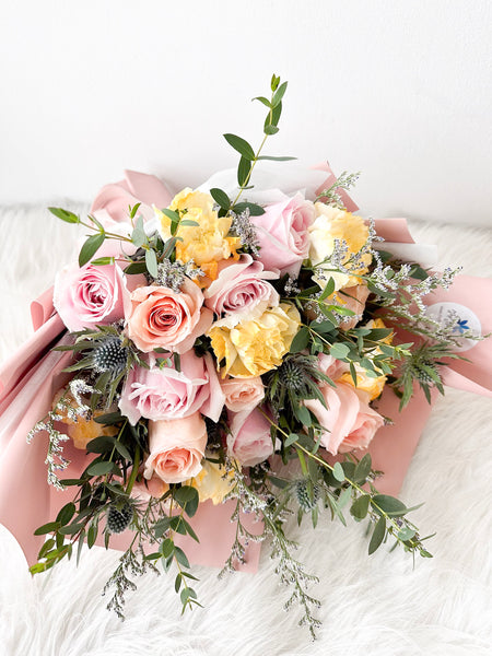 Madly in Love (Mixed Pink)- 12 stalks Roses Bouquet